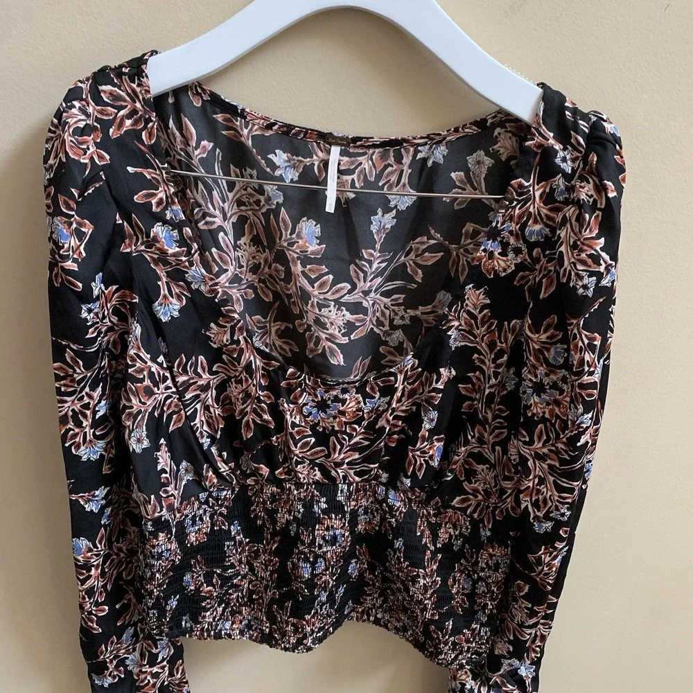 Free People Santiago Top S Floral Cropped Shirt Blouse SmockedRuched Sleeve SZ-M